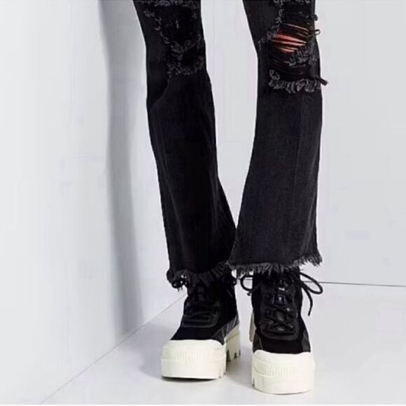 Gianni Bini Black Platform Leather Booties(Size 8M) - Picture 2 of 8